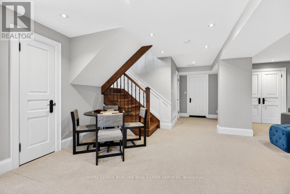 2470 Applewood Drive, Oakville, ON - Indoor Photo Showing Other Room