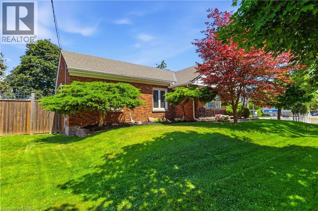 134 Queensway Drive, Brantford, ON