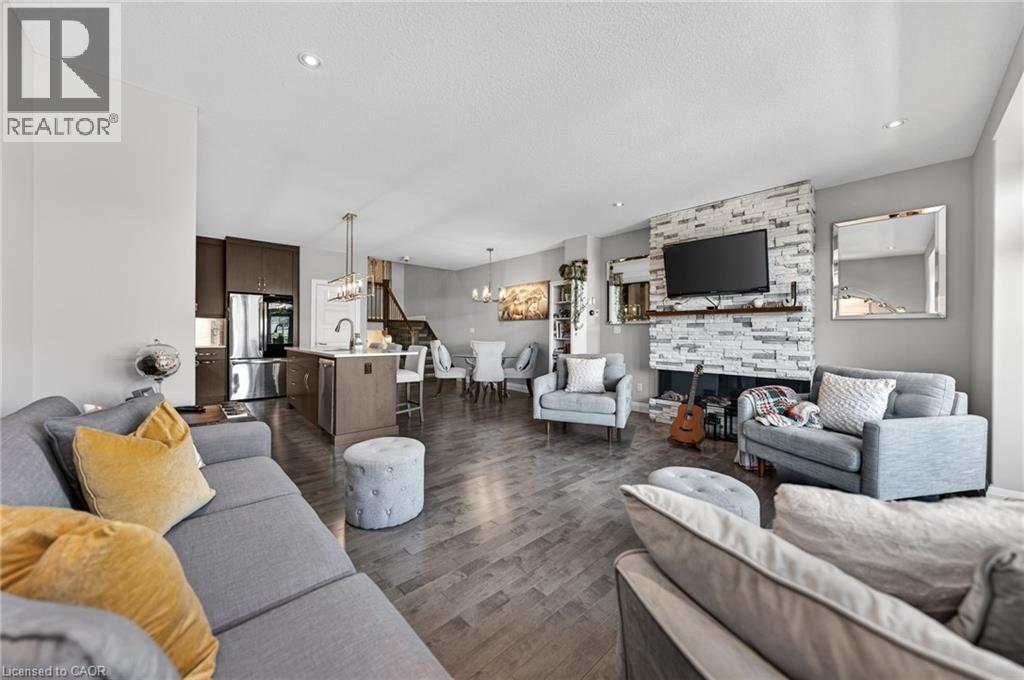 243 Grey Silo Road Unit# 11, Waterloo, ON - Indoor Photo Showing Living Room With Fireplace