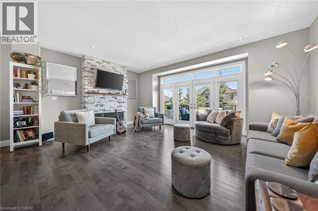 243 Grey Silo Road Unit# 11, Waterloo, ON - Indoor Photo Showing Living Room With Fireplace