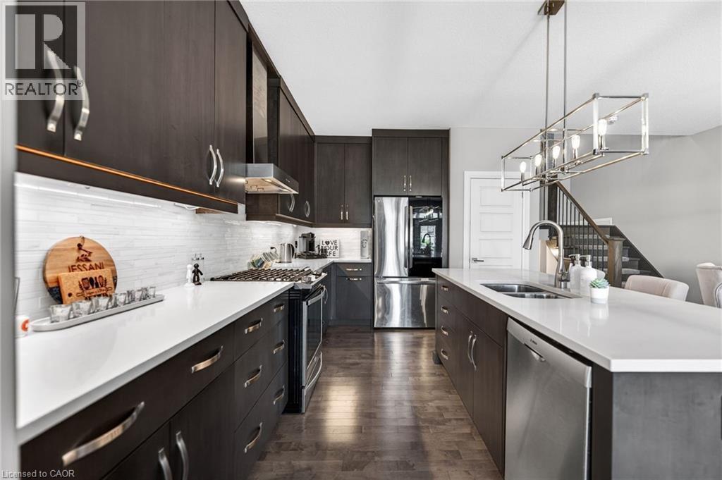 243 Grey Silo Road Unit# 11, Waterloo, ON - Indoor Photo Showing Kitchen With Double Sink With Upgraded Kitchen