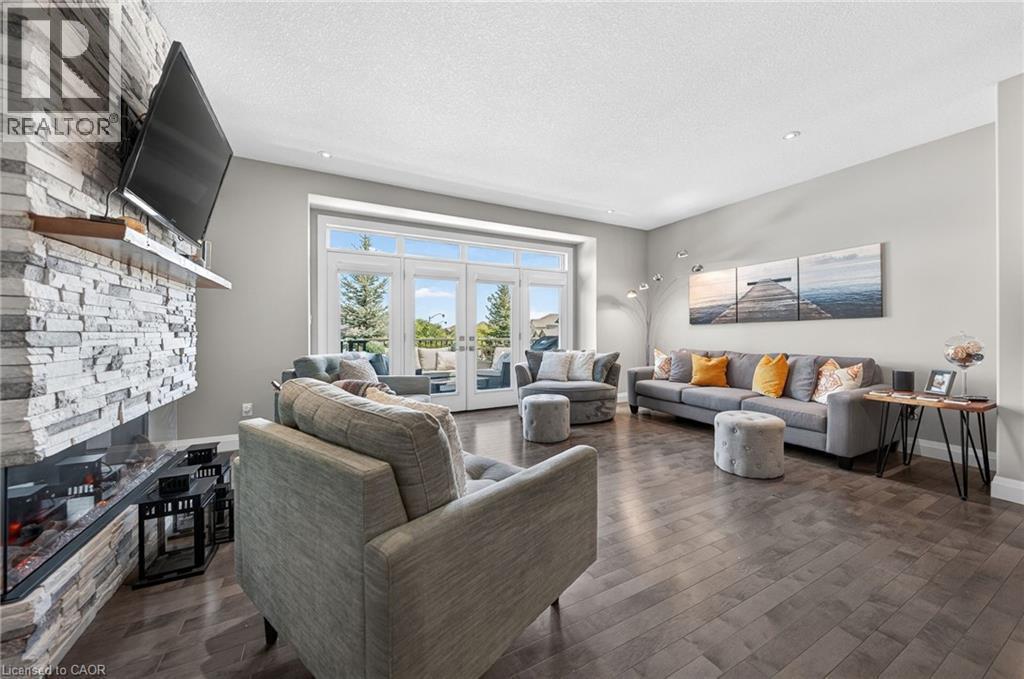 243 Grey Silo Road Unit# 11, Waterloo, ON - Indoor Photo Showing Living Room