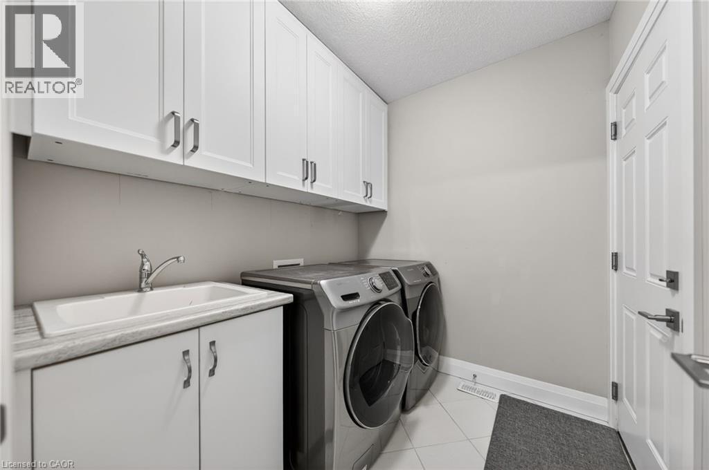 243 Grey Silo Road Unit# 11, Waterloo, ON - Indoor Photo Showing Laundry Room