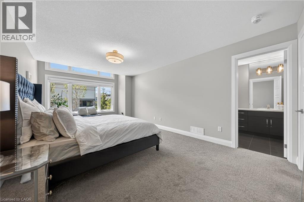 243 Grey Silo Road Unit# 11, Waterloo, ON - Indoor Photo Showing Bedroom