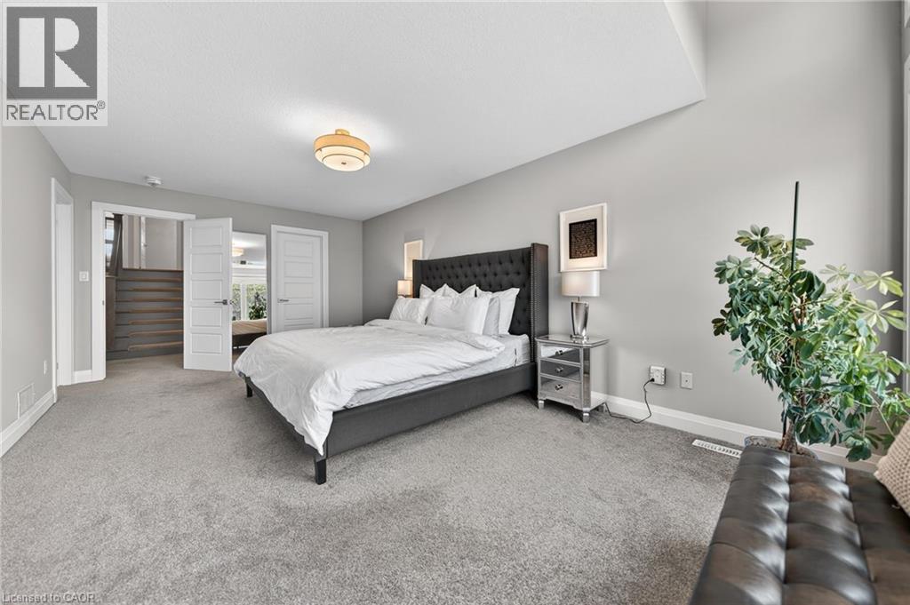 243 Grey Silo Road Unit# 11, Waterloo, ON - Indoor Photo Showing Bedroom