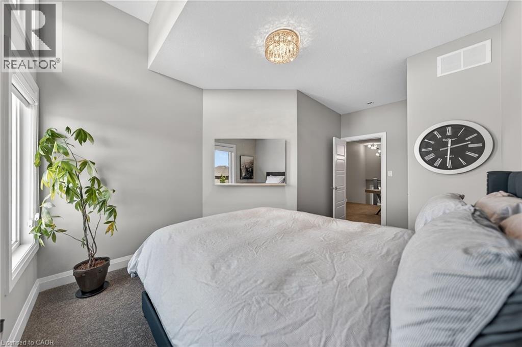 243 Grey Silo Road Unit# 11, Waterloo, ON - Indoor Photo Showing Bedroom