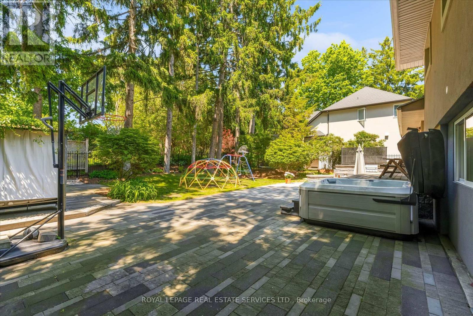 4163 Lakeshore Road, Burlington, ON - Outdoor