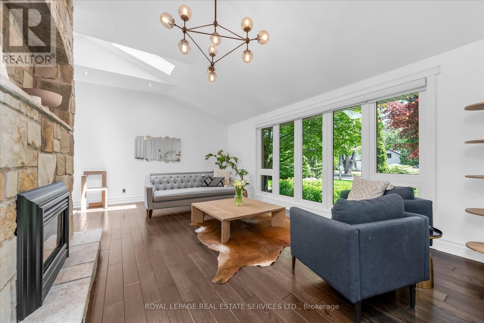 4163 Lakeshore Road, Burlington, ON - Indoor Photo Showing Living Room With Fireplace