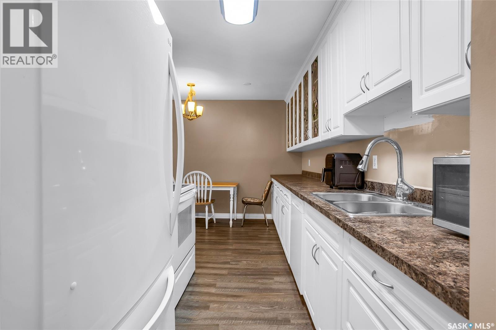 612 310 Stillwater Drive, Saskatoon, SK - Indoor Photo Showing Kitchen With Double Sink
