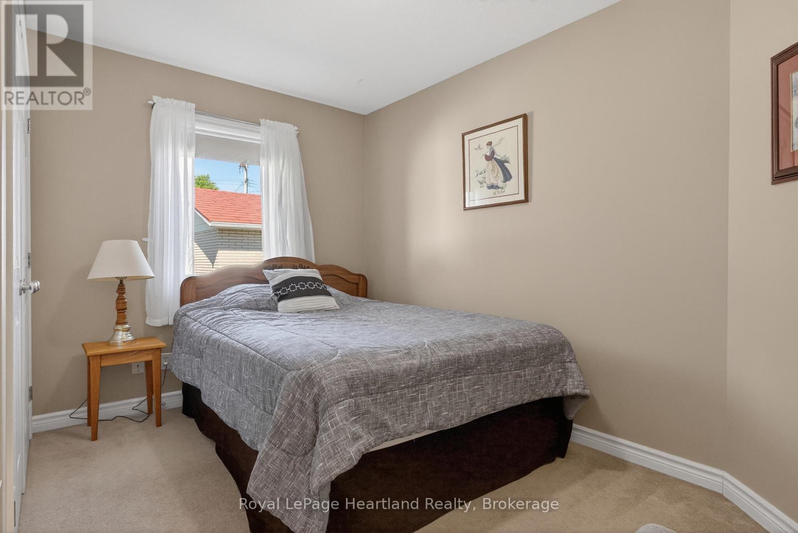 86 Huron Street W, South Huron (Exeter), ON - Indoor Photo Showing Bedroom