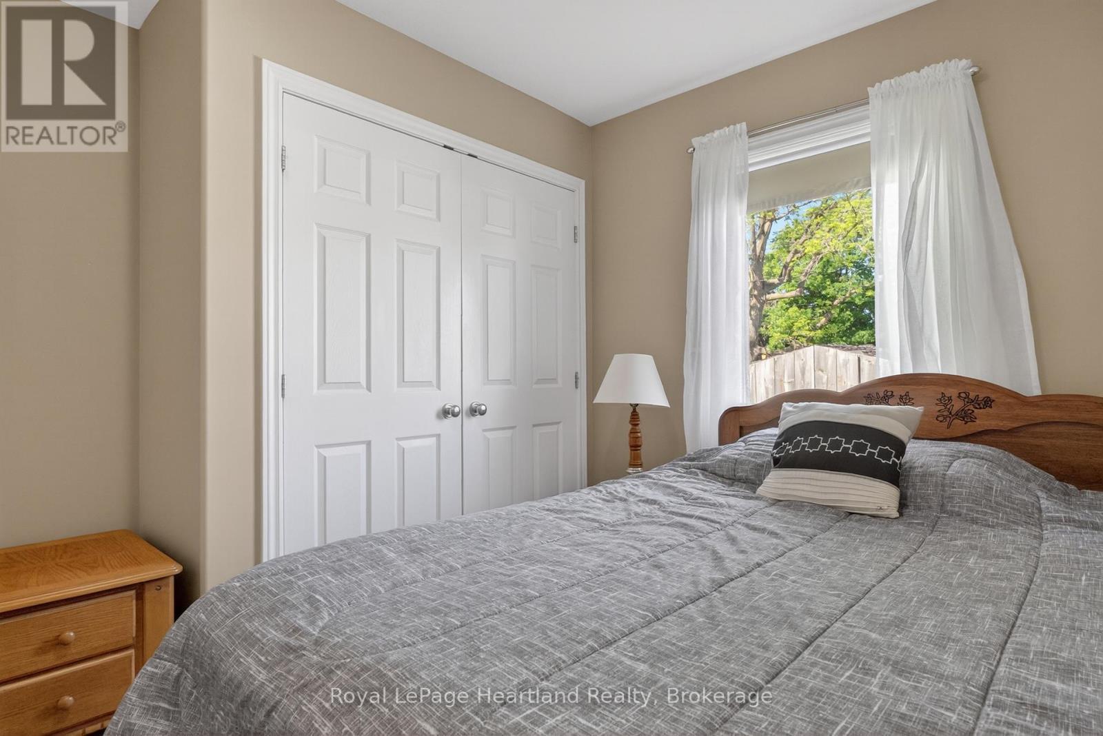 86 Huron Street W, South Huron (Exeter), ON - Indoor Photo Showing Bedroom