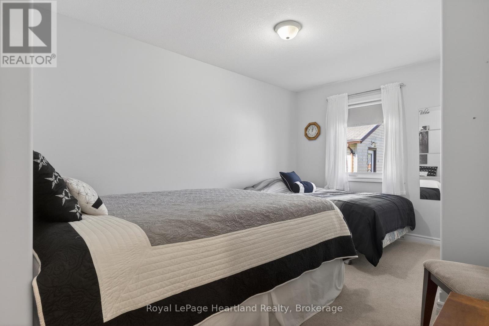 86 Huron Street W, South Huron (Exeter), ON - Indoor Photo Showing Bedroom