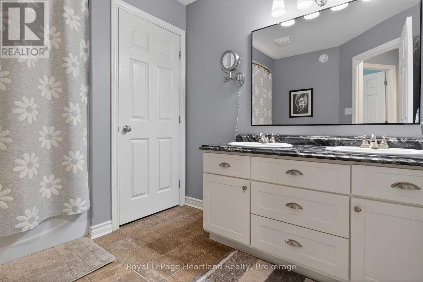 86 Huron Street W, South Huron (Exeter), ON - Indoor Photo Showing Bathroom
