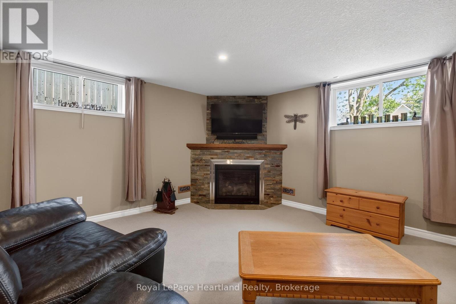 86 Huron Street W, South Huron (Exeter), ON - Indoor Photo Showing Living Room With Fireplace