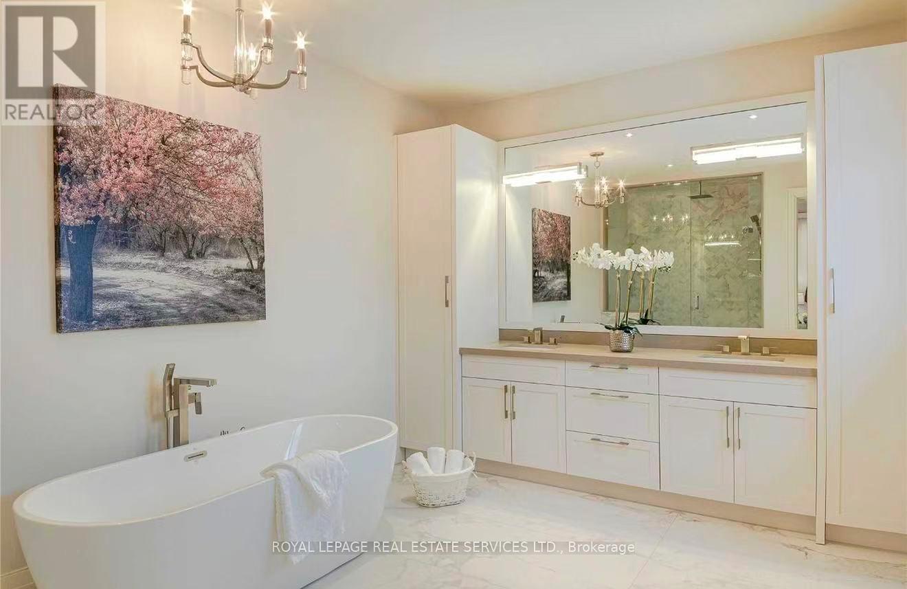 584 Weynway Court, Oakville, ON - Indoor Photo Showing Bathroom