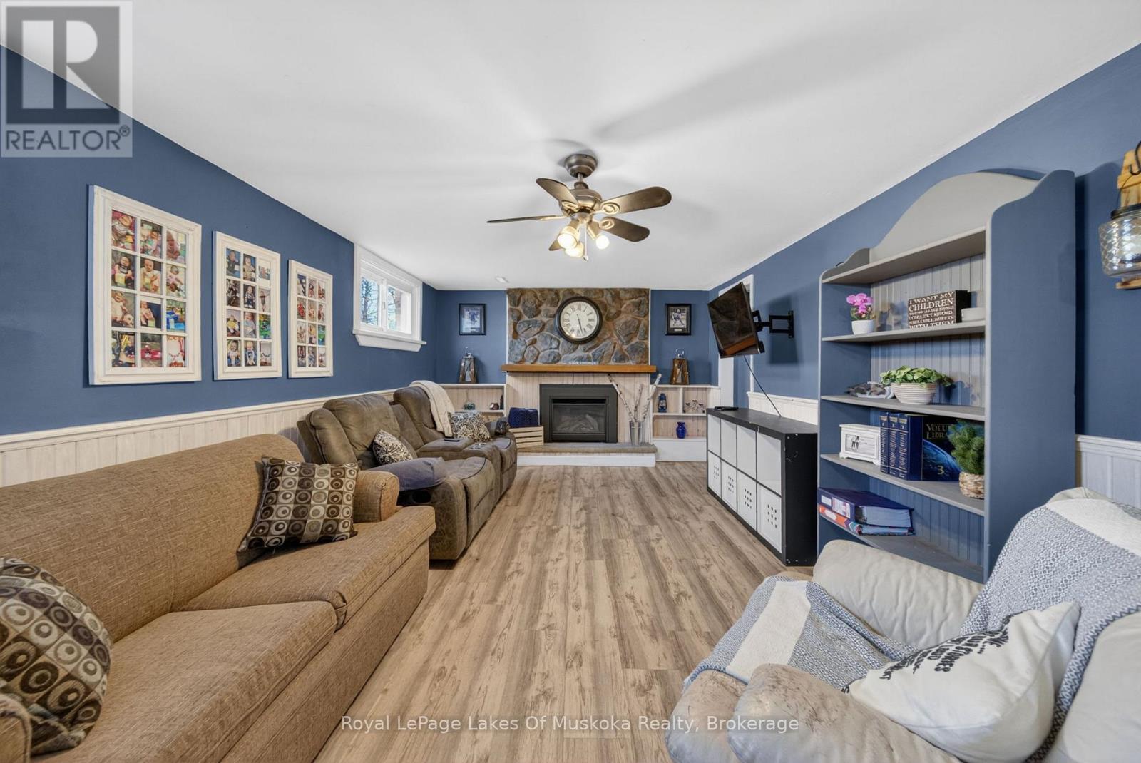 271 Lakeland Crescent, Brock (Beaverton), ON - Indoor Photo Showing Living Room With Fireplace