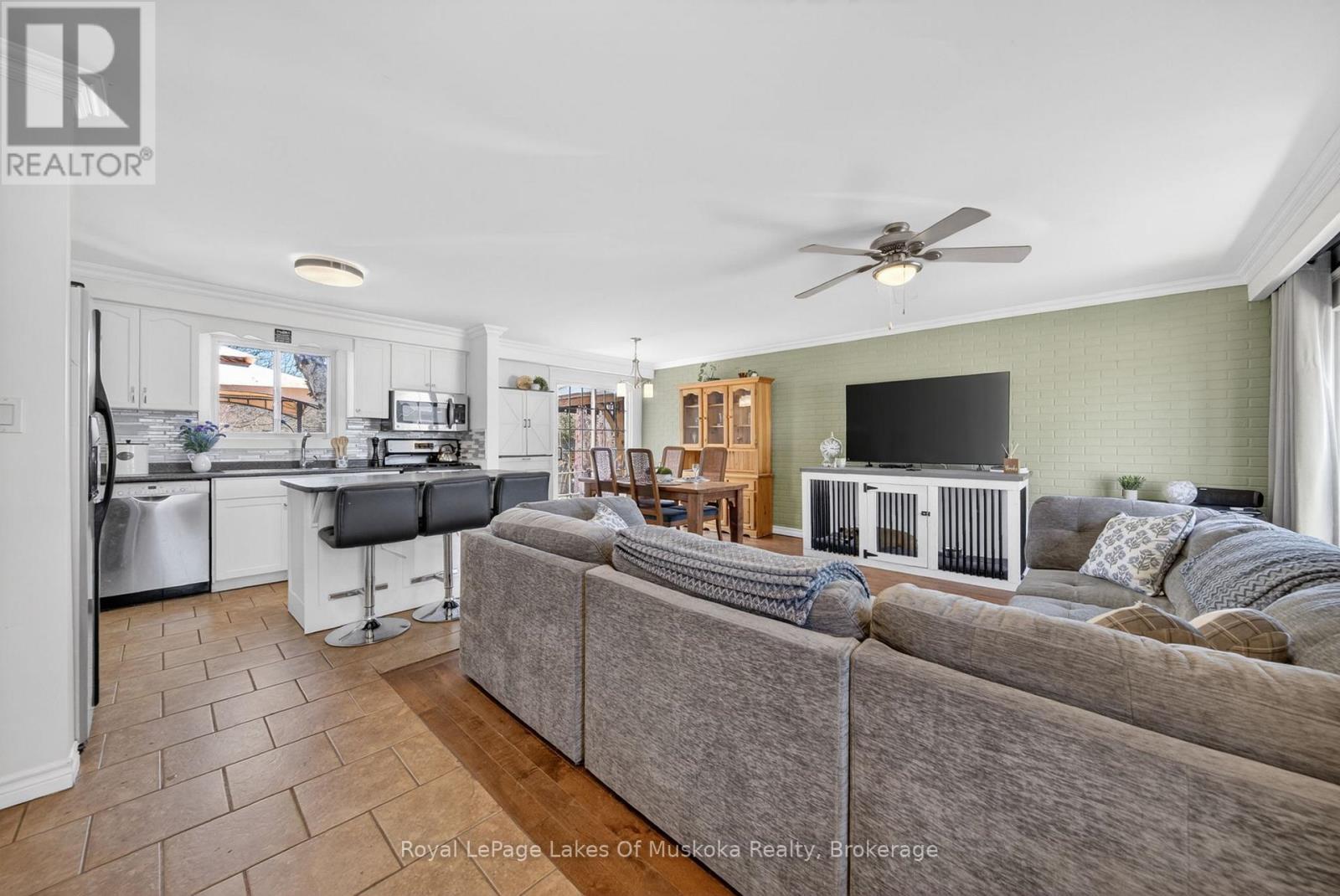 271 Lakeland Crescent, Brock (Beaverton), ON - Indoor Photo Showing Living Room