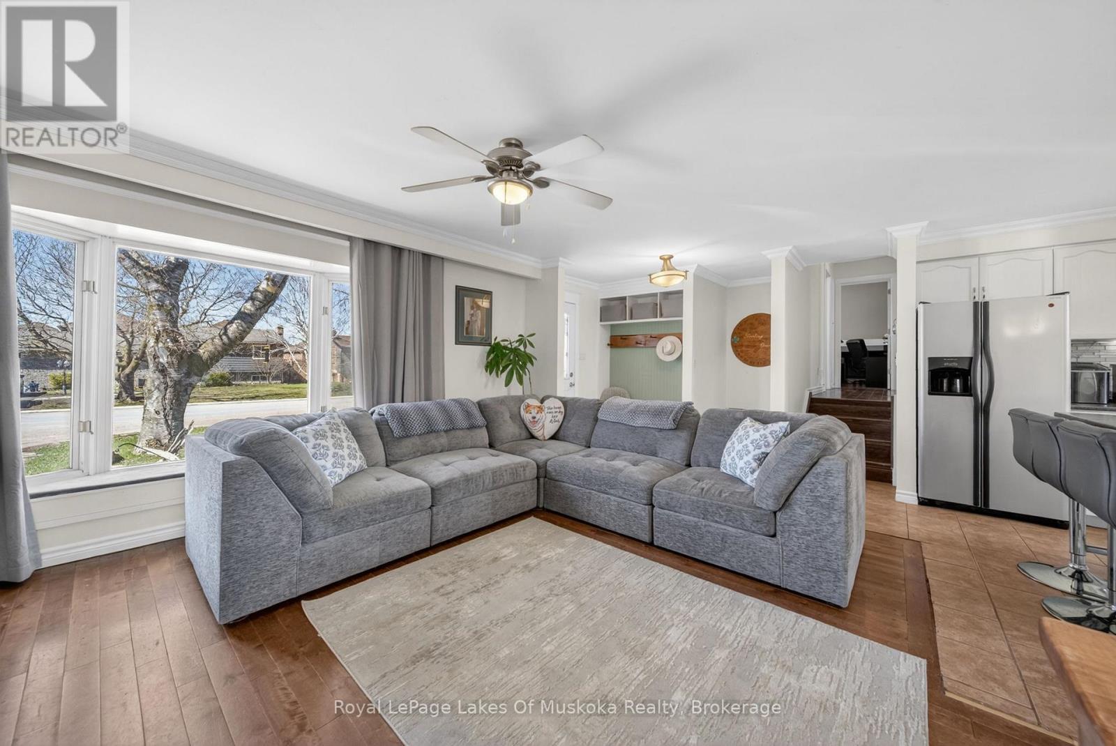 271 Lakeland Crescent, Brock (Beaverton), ON - Indoor Photo Showing Living Room