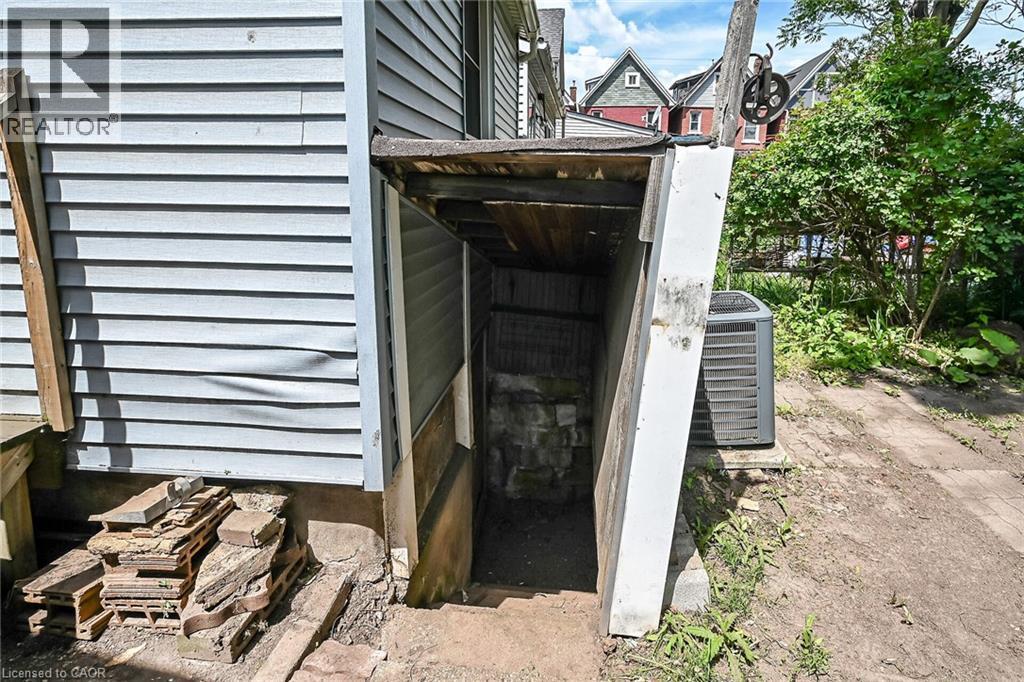 13 Brant Street, Hamilton, ON - Outdoor