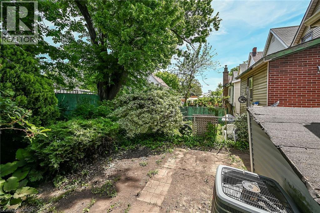 13 Brant Street, Hamilton, ON - Outdoor