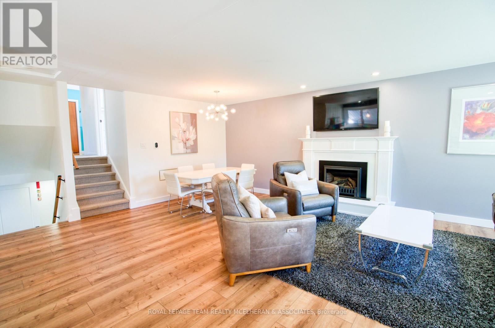 655 Browning Avenue, Ottawa, ON - Indoor Photo Showing Living Room With Fireplace