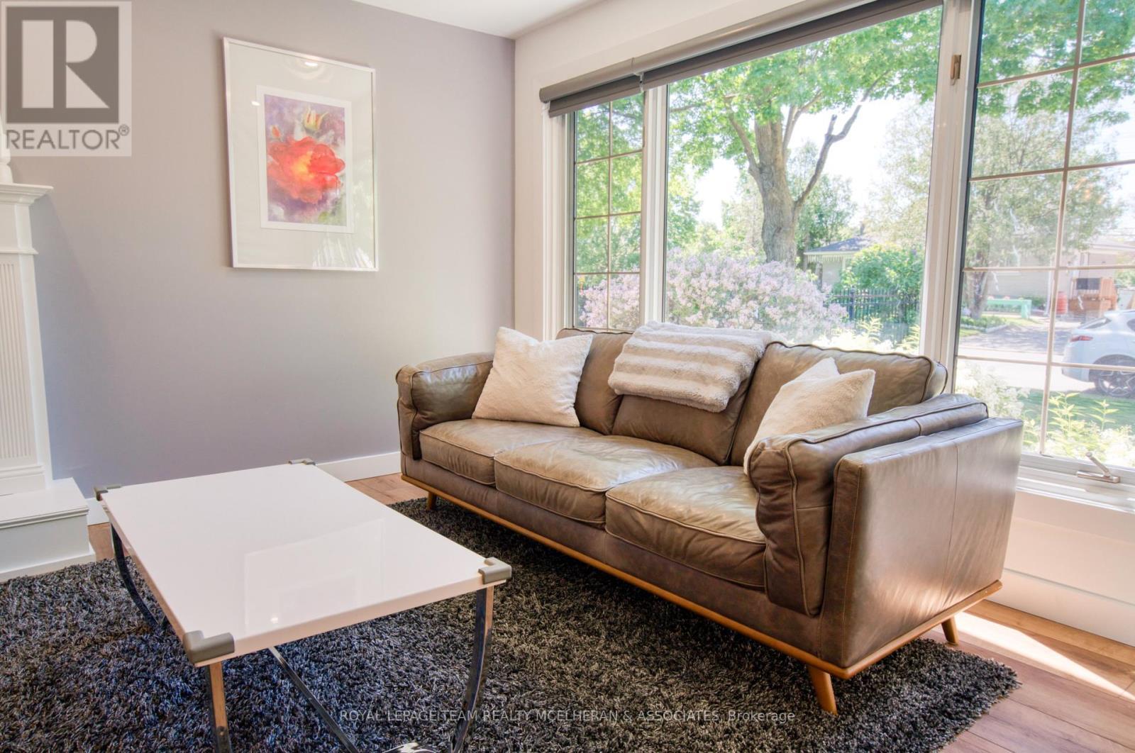 655 Browning Avenue, Ottawa, ON - Indoor Photo Showing Living Room