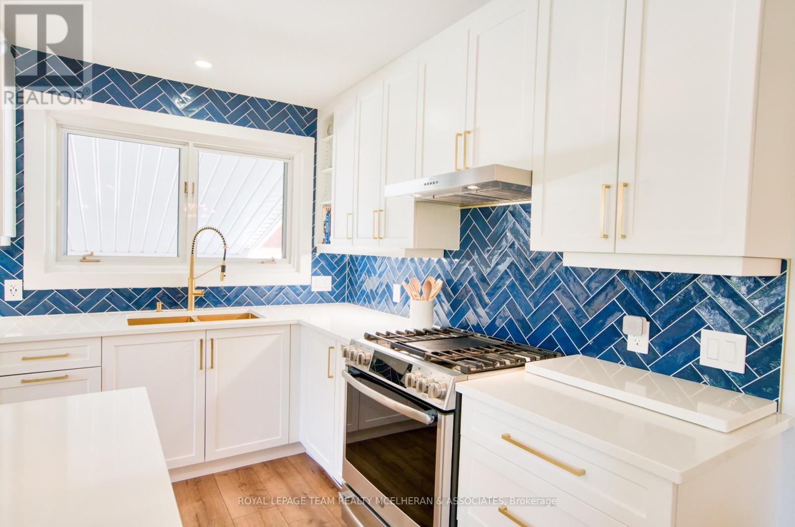 655 Browning Avenue, Ottawa, ON - Indoor Photo Showing Kitchen With Upgraded Kitchen