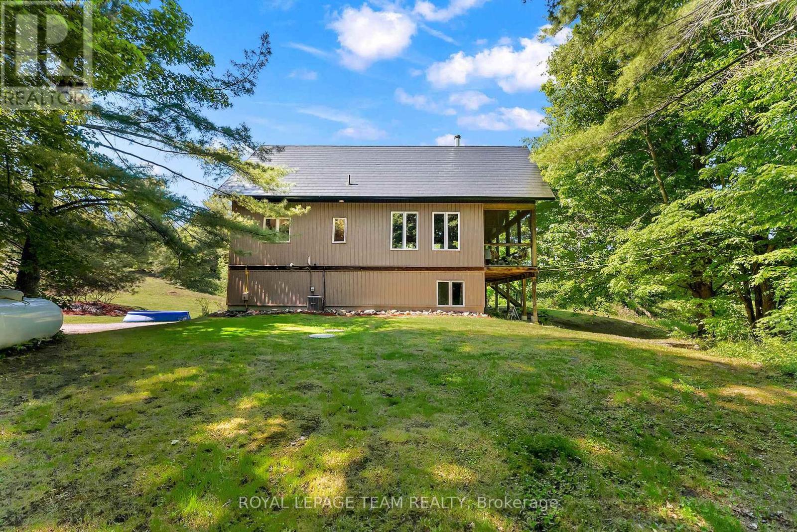 Side view of home with beautiful gardens - 1622 Concession 4B, Lanark Highlands, ON - Outdoor