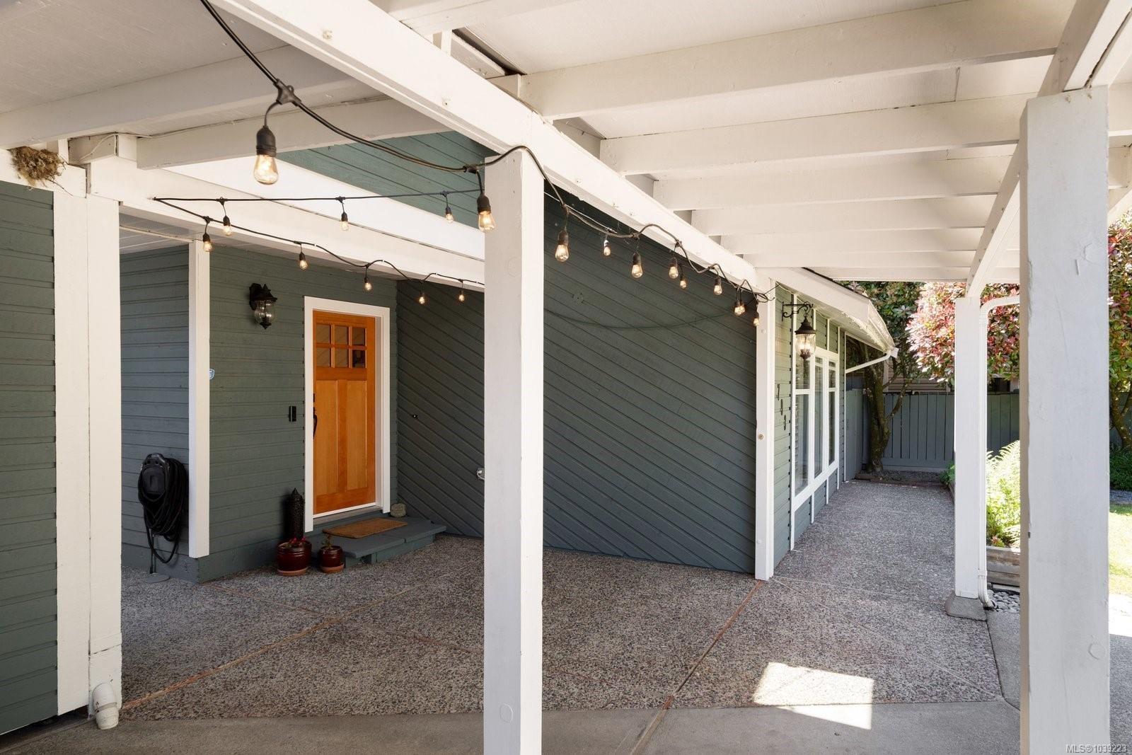 793 Stelly'S Cross Rd, Central Saanich, BC