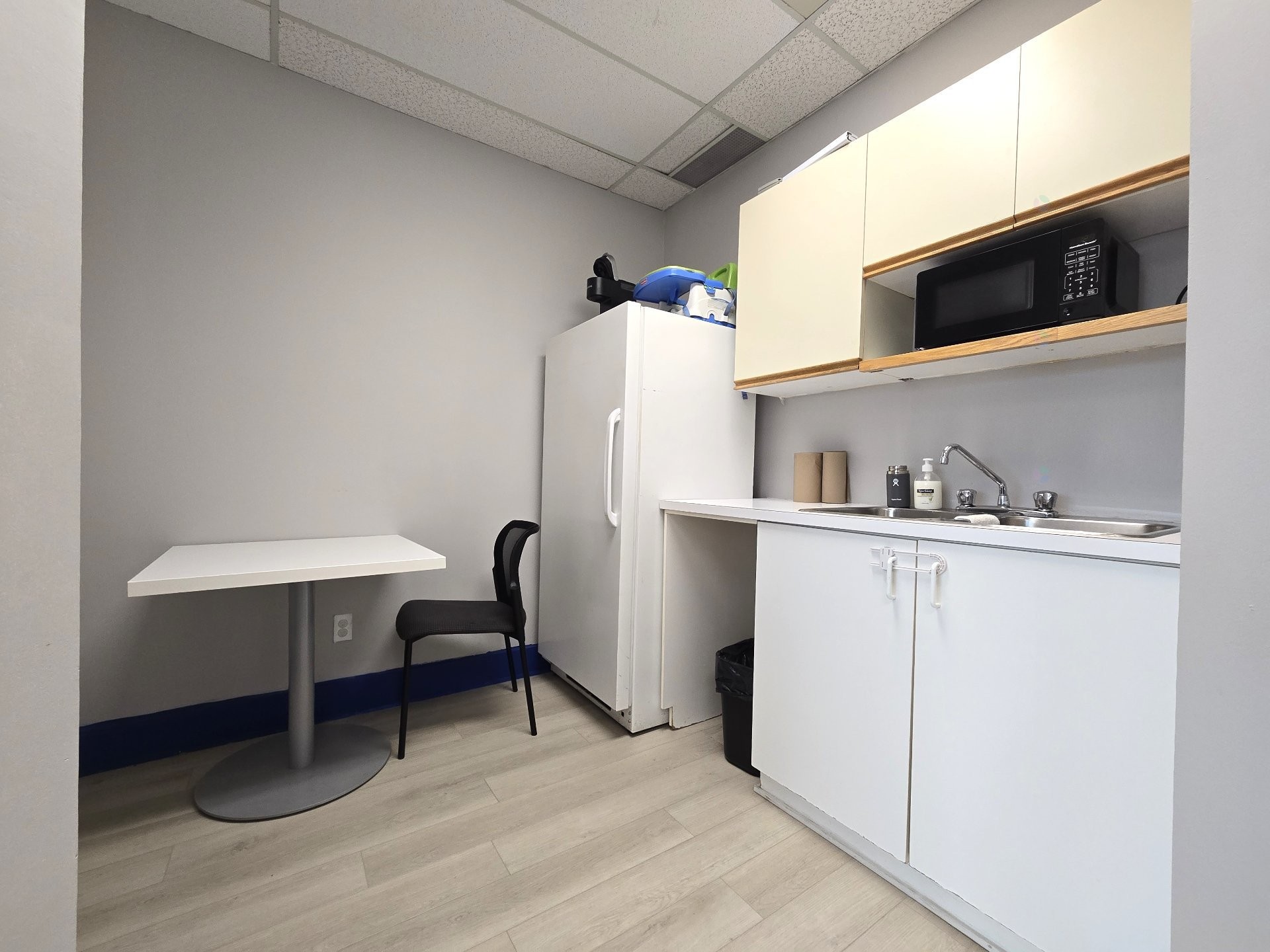 Dinette - 205-4650 Boul. Des Laurentides, Laval (Vimont), QC - Indoor