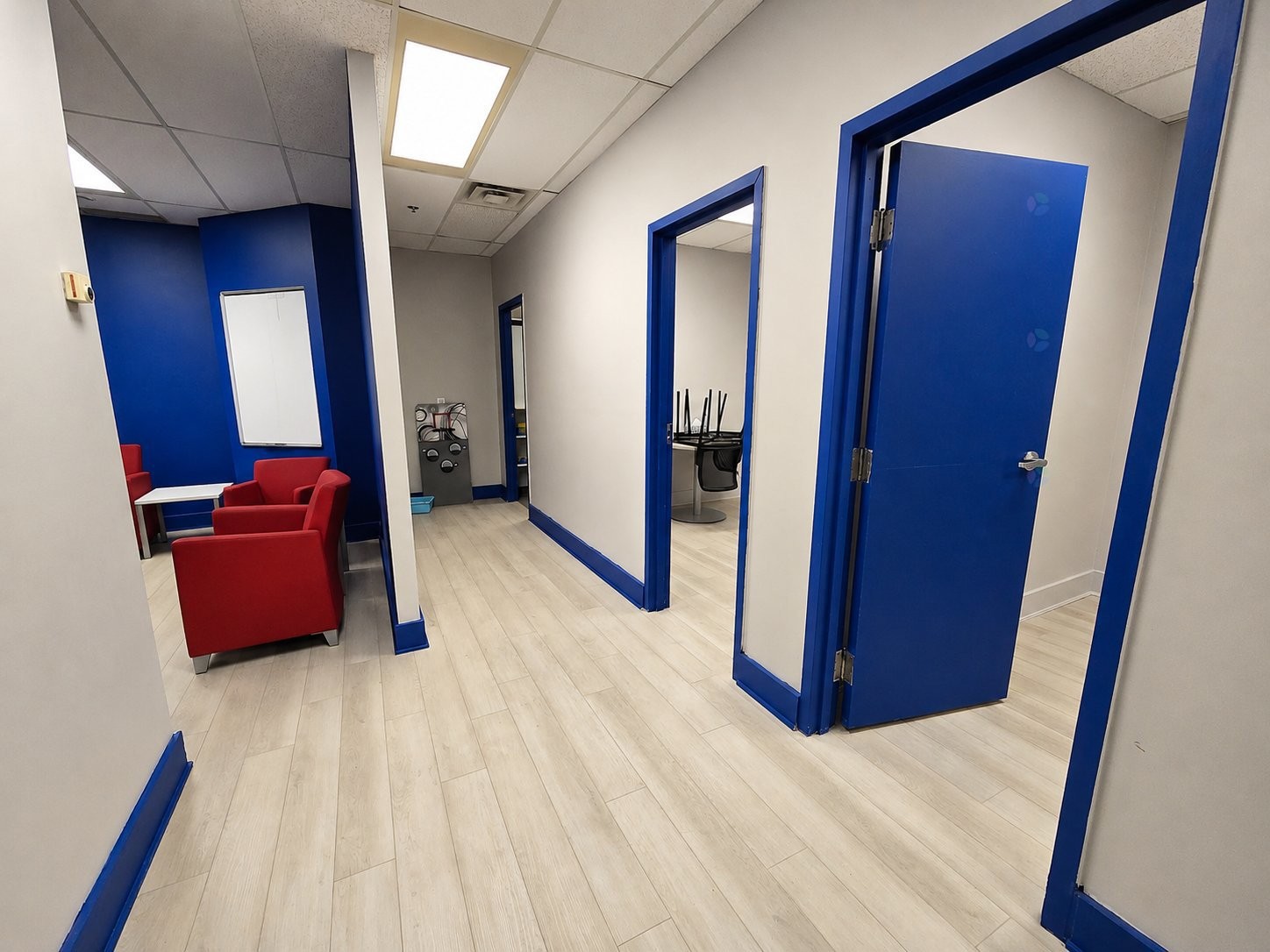 Office - 205-4650 Boul. Des Laurentides, Laval (Vimont), QC - Indoor Photo Showing Other Room