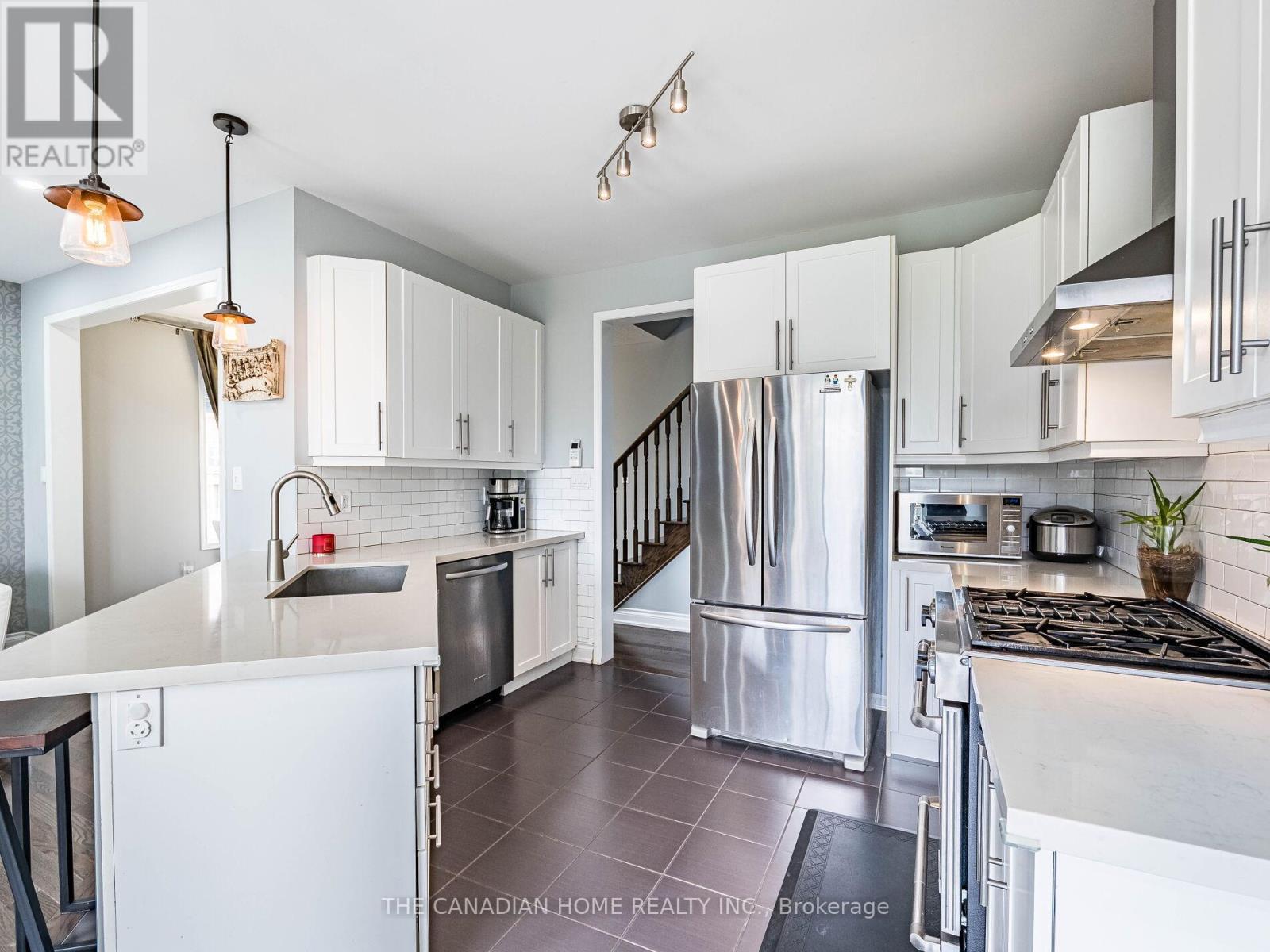 3 Arkwright Drive, Brampton, ON - Indoor Photo Showing Kitchen With Upgraded Kitchen