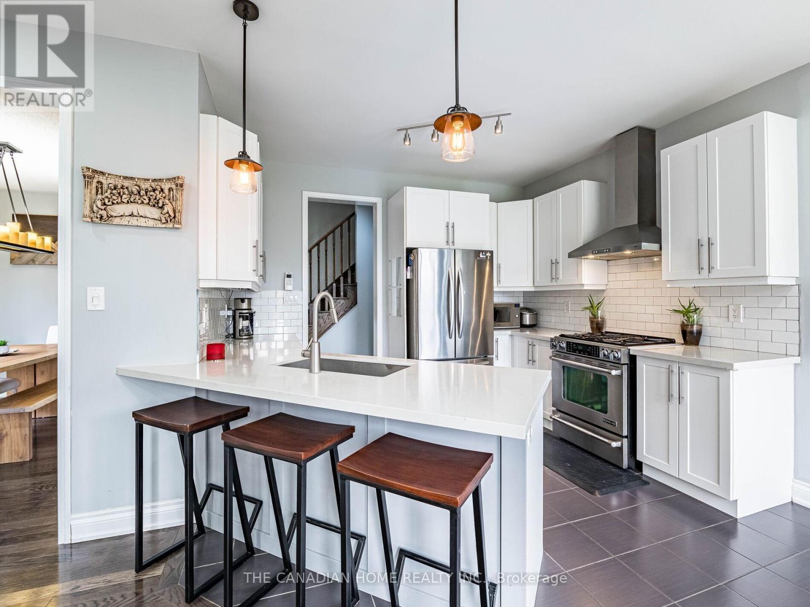 3 Arkwright Drive, Brampton, ON - Indoor Photo Showing Kitchen With Upgraded Kitchen