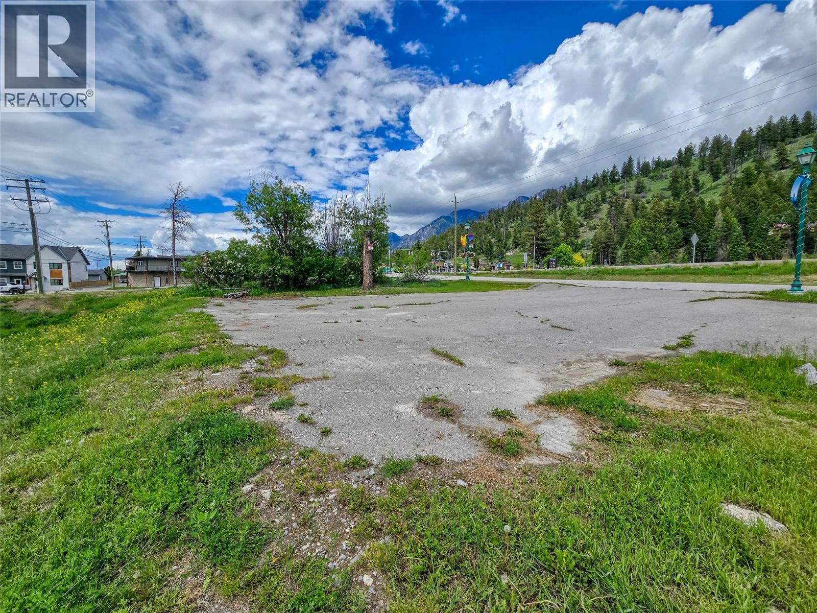 7567 & 7575 Main Street W, Radium Hot Springs, BC