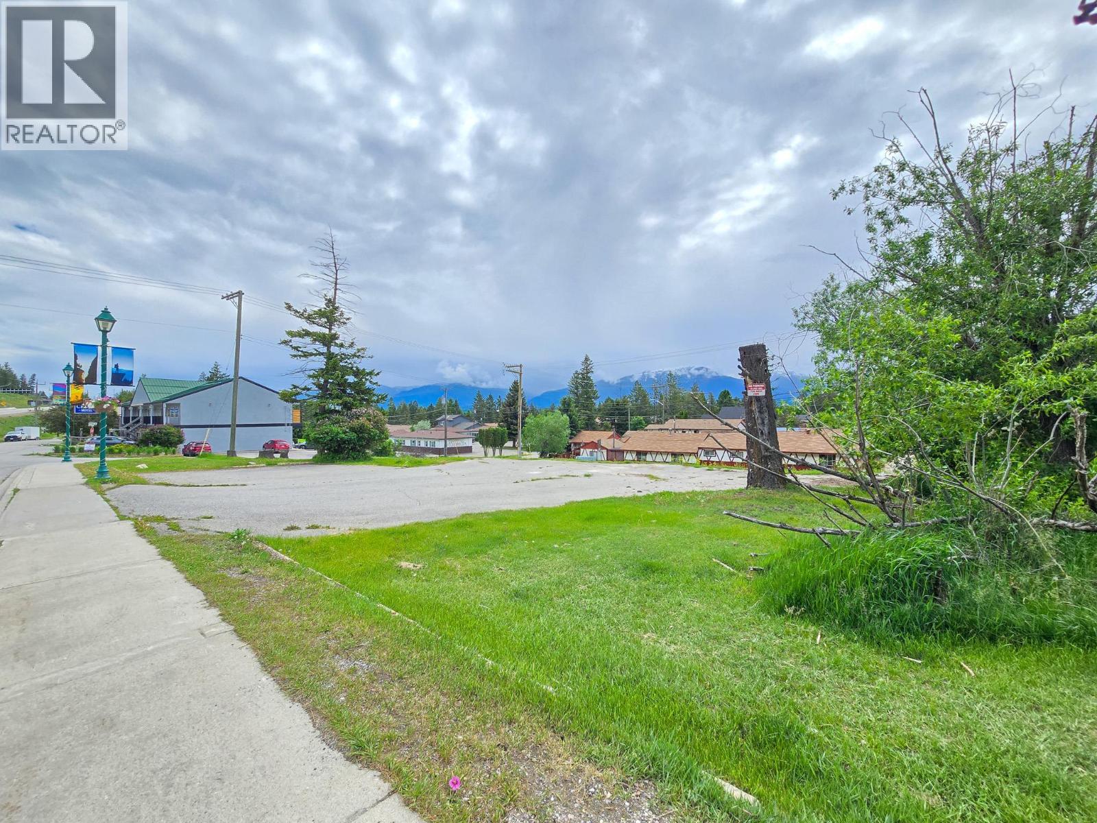 7567 & 7575 Main Street W, Radium Hot Springs, BC