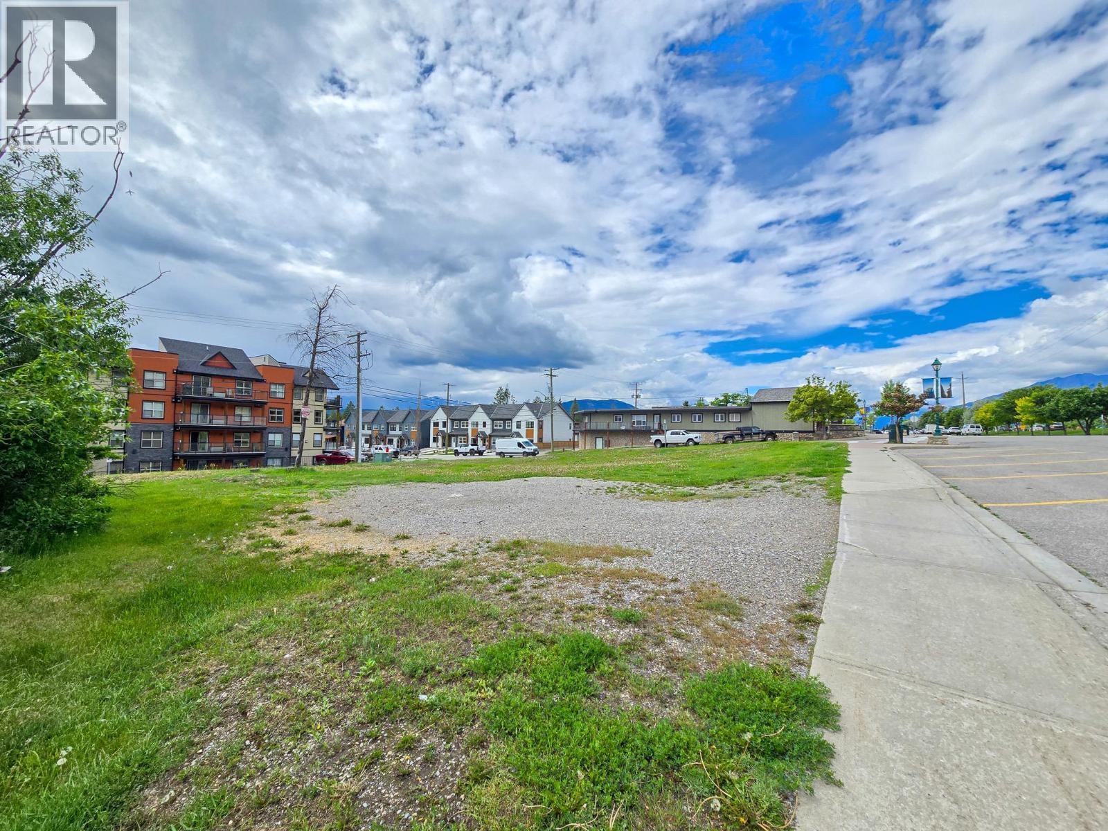 7567 & 7575 Main Street W, Radium Hot Springs, BC