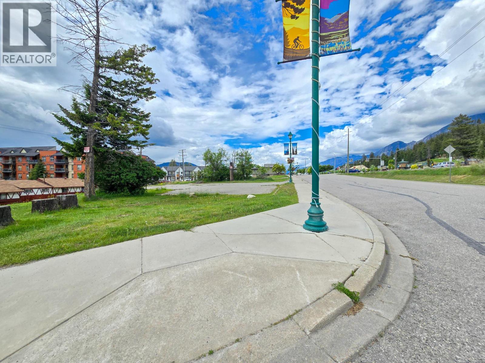 7567 & 7575 Main Street W, Radium Hot Springs, BC
