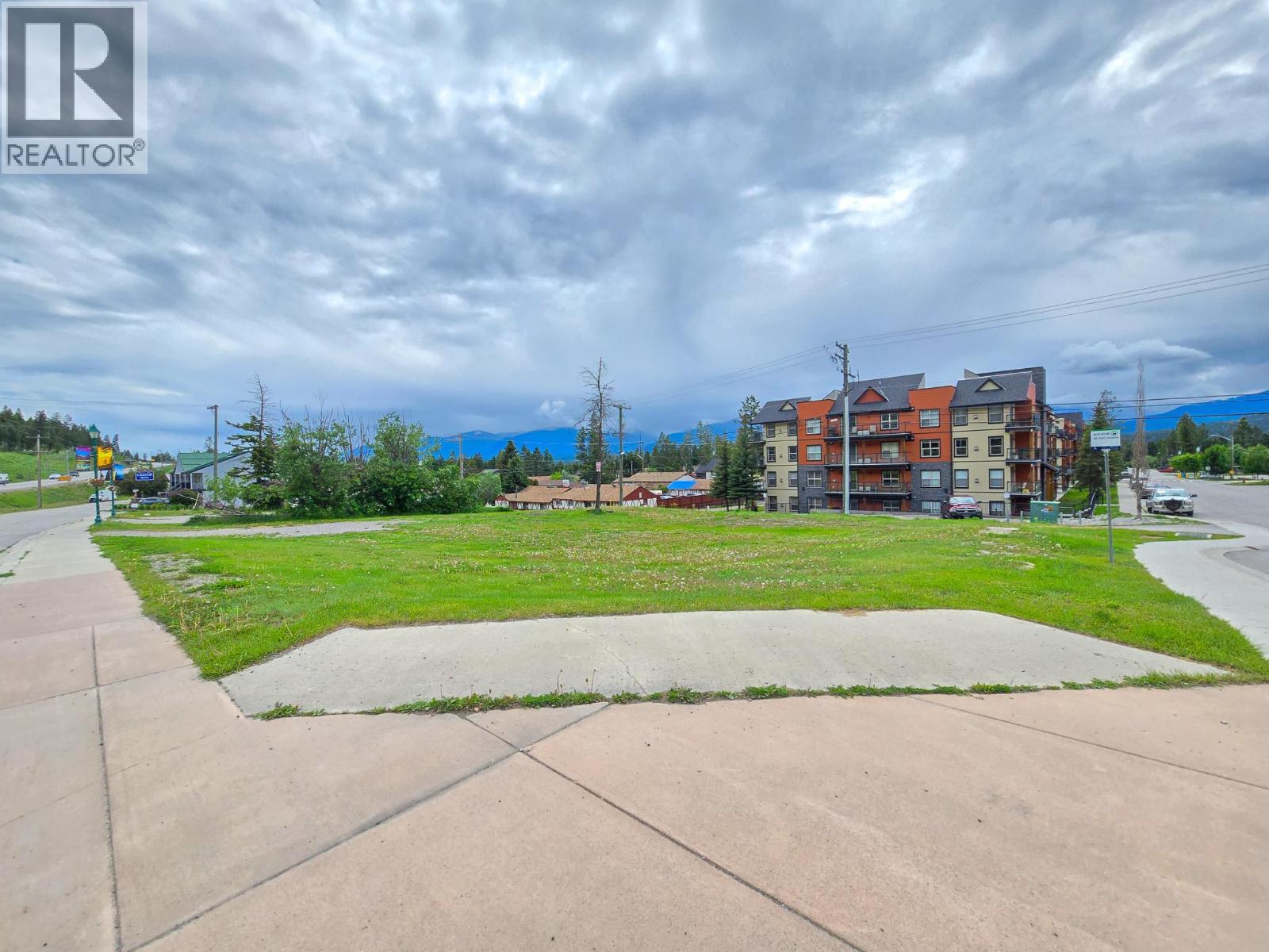 7567 & 7575 Main Street W, Radium Hot Springs, BC