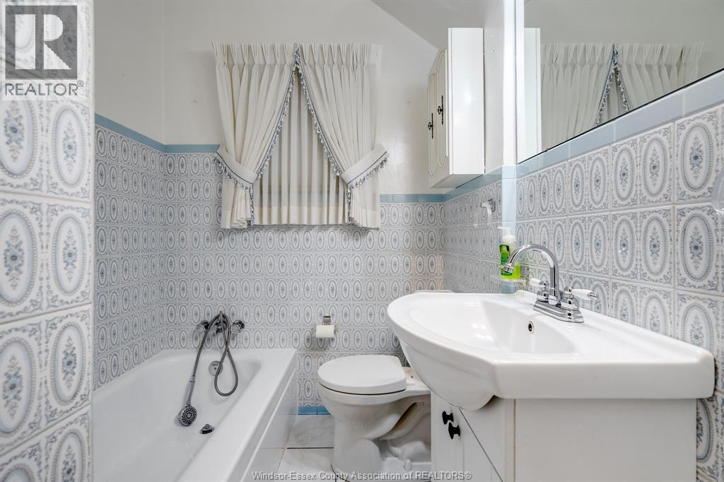 2279 Lillian Avenue, Windsor, ON