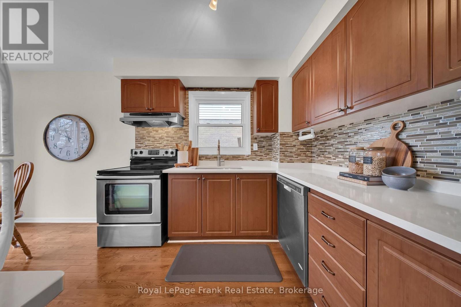 76 Cornwall Drive, Ajax (Central), ON - Indoor Photo Showing Kitchen