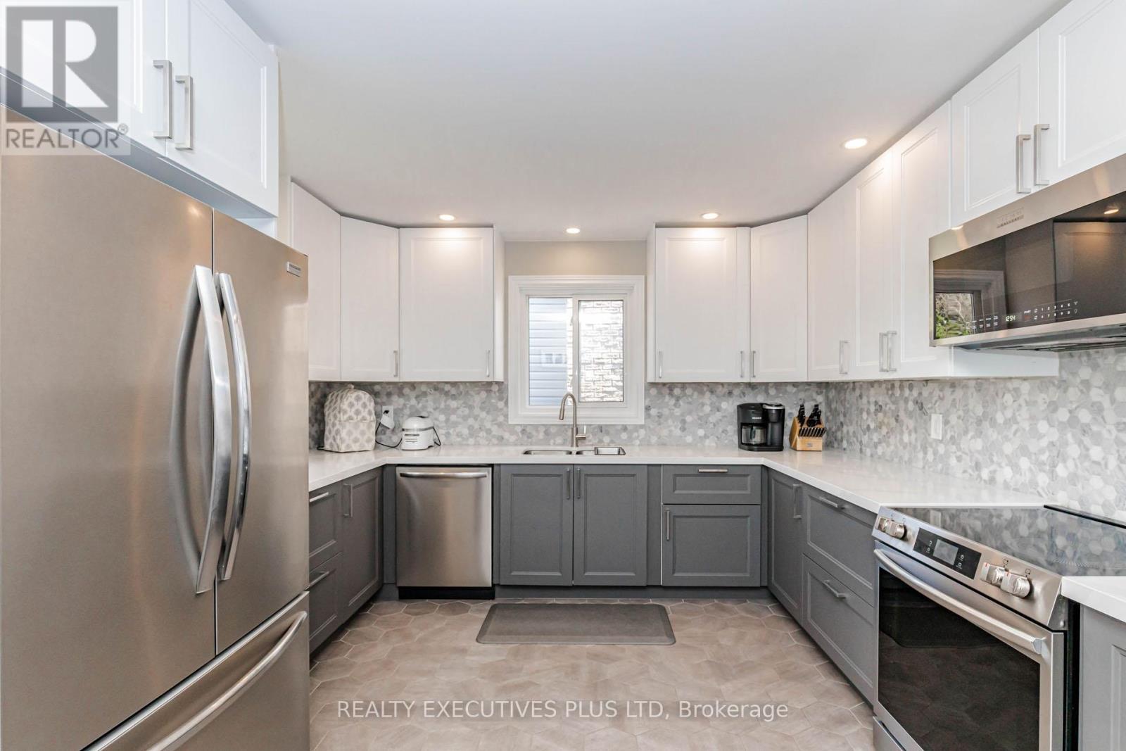 12 Maidstone Crescent, Brampton, ON