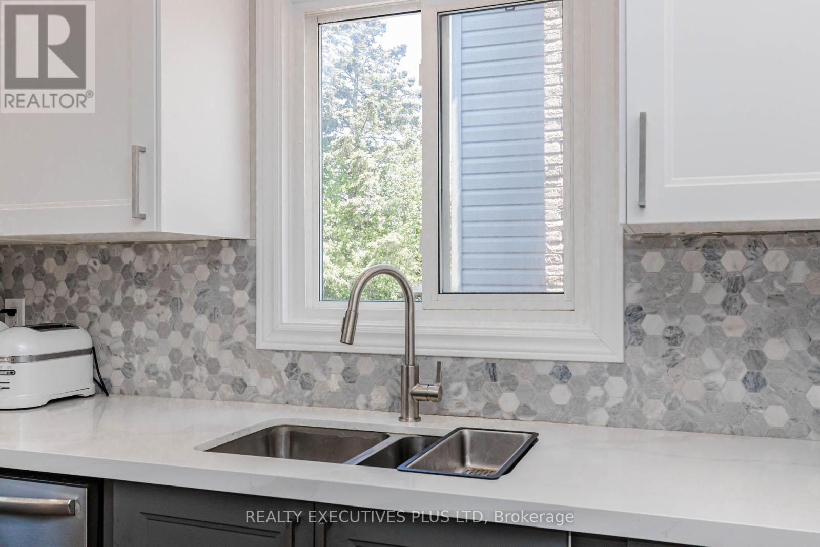 12 Maidstone Crescent, Brampton, ON