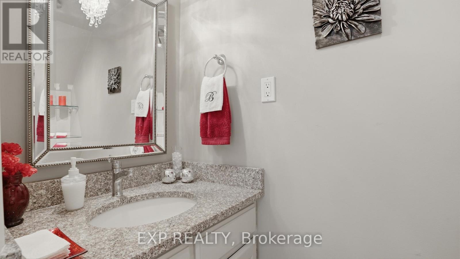 Powder room - 14 - 178 Scott Street, St. Catharines (Fairview), ON