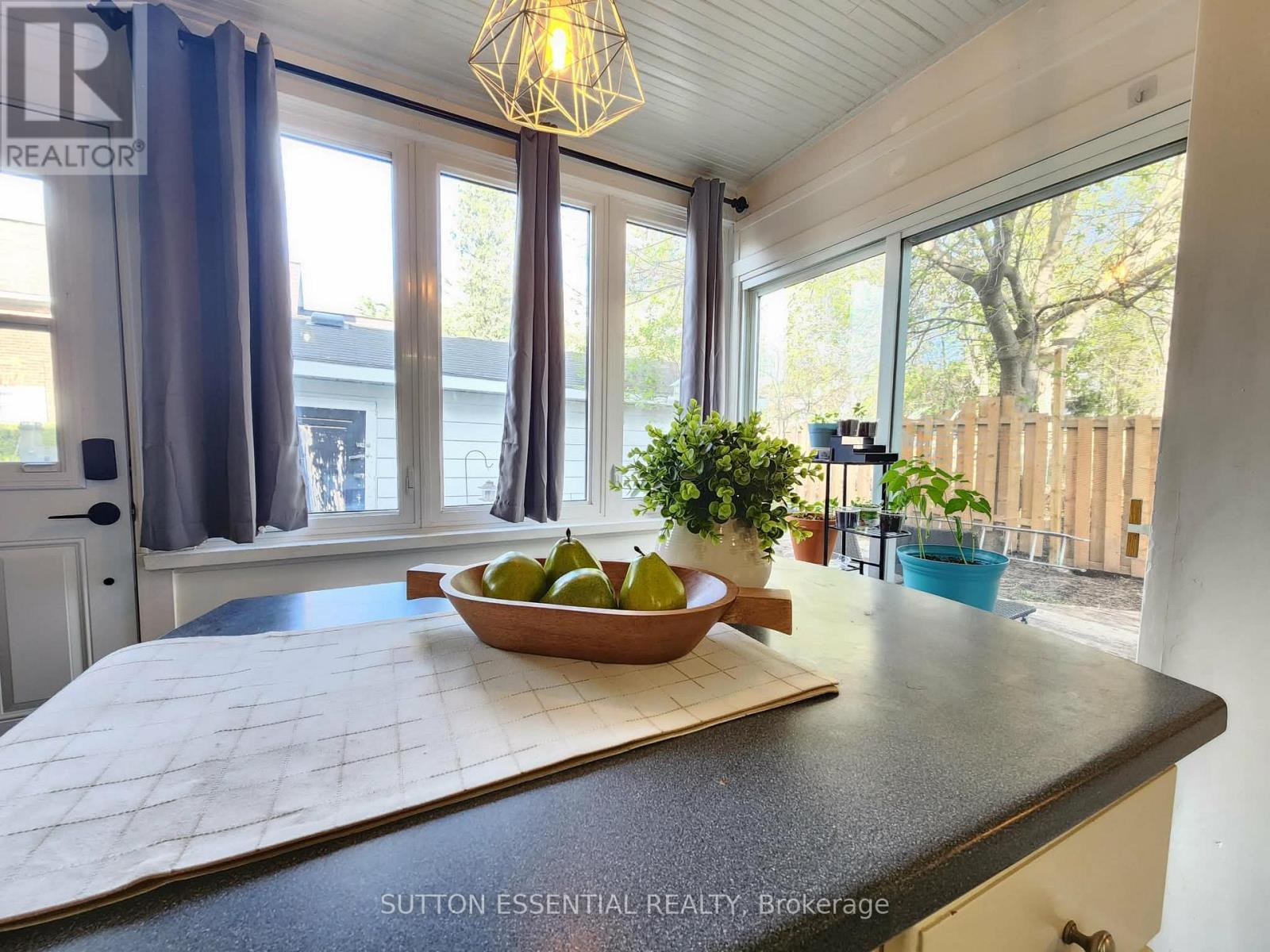 47 Pearl Street E, Brockville, ON