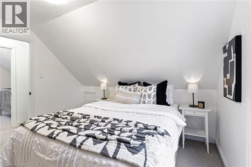 236 Cope Street, Hamilton, ON - Indoor Photo Showing Bedroom
