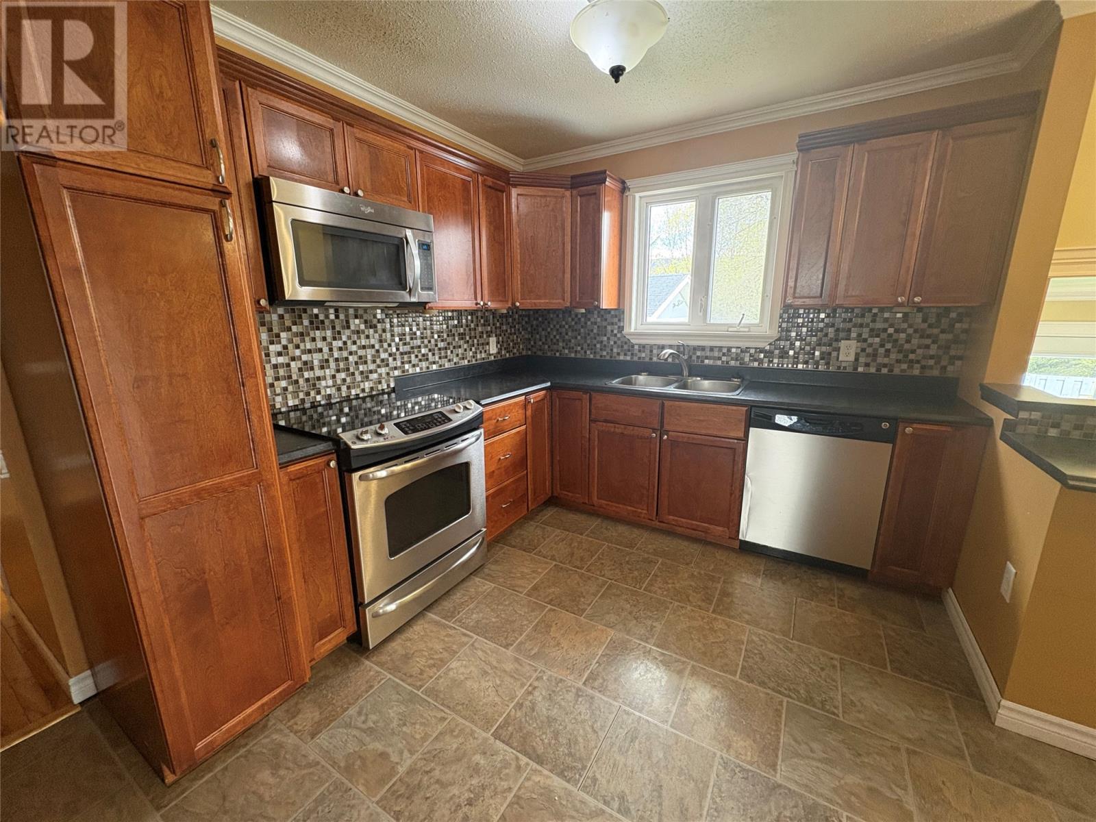 20 Midland Row, Pasadena, NL