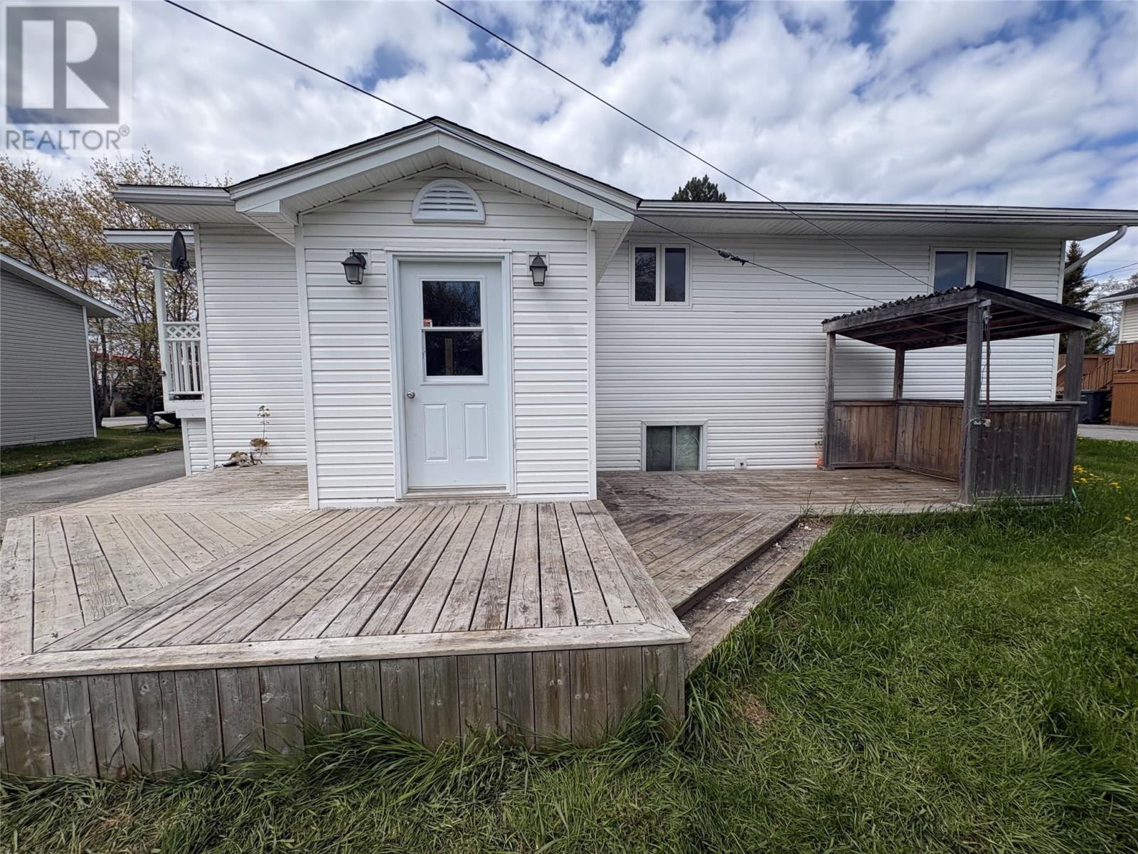 20 Midland Row, Pasadena, NL