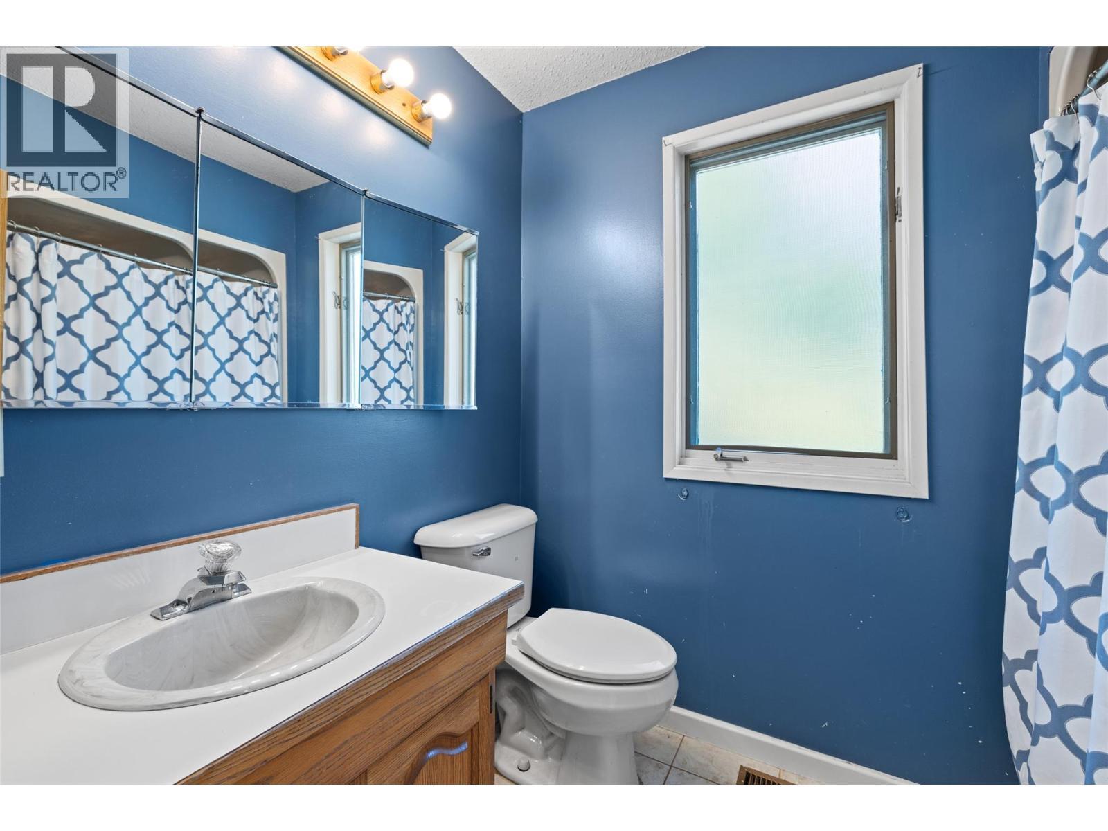 2387 Campbell Road, West Kelowna, BC - Indoor Photo Showing Bathroom