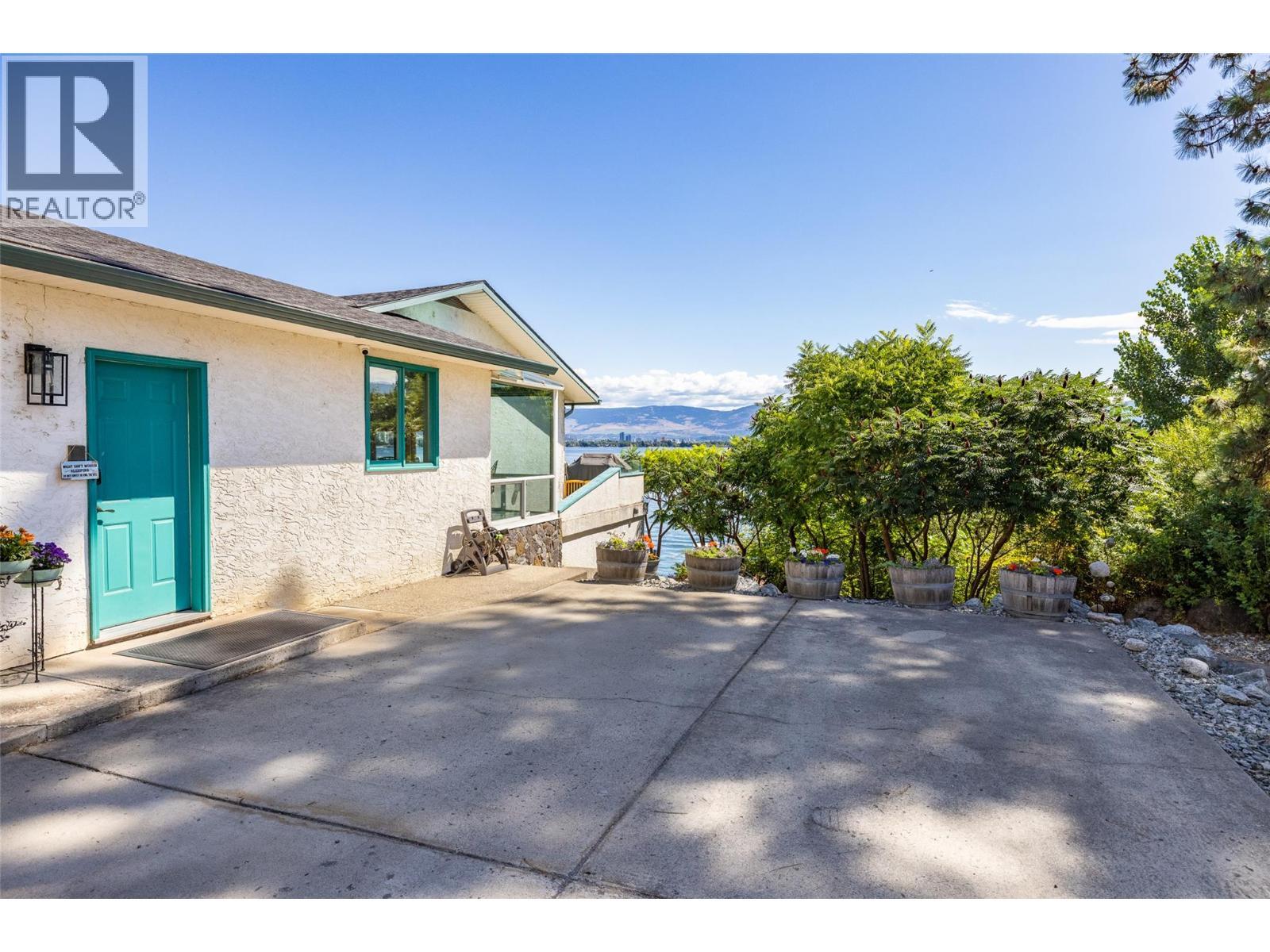 2387 Campbell Road, West Kelowna, BC - Outdoor