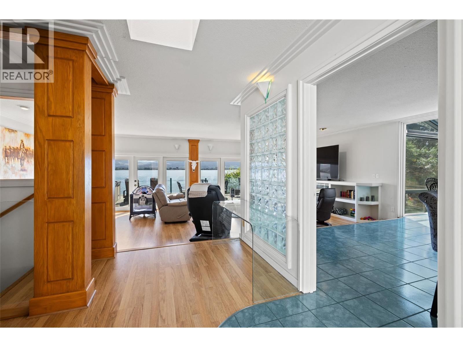 2387 Campbell Road, West Kelowna, BC - Indoor